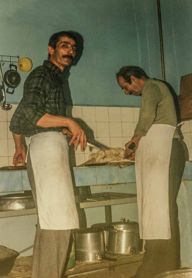 1980'ler Tacettin Meyvalı ve Selahattin Meyvalı işkembe temizleme